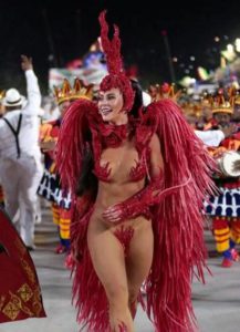 Paolla Oliveira, rainha de bateria da Grande Rio